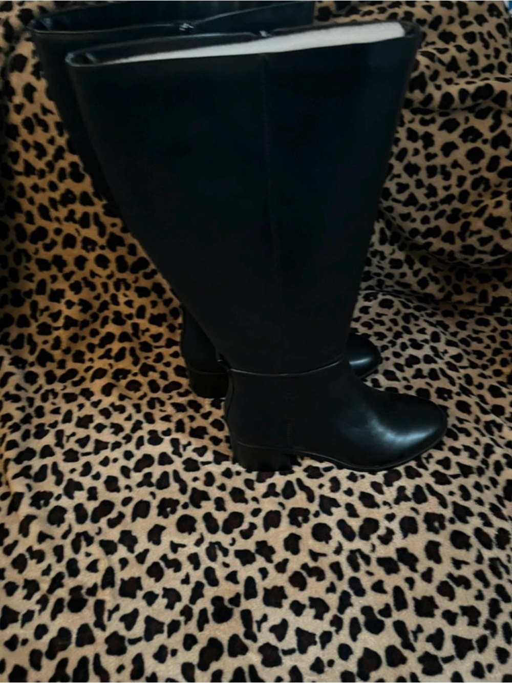 Classic Black Knee-High Women's Boots with wide Calf